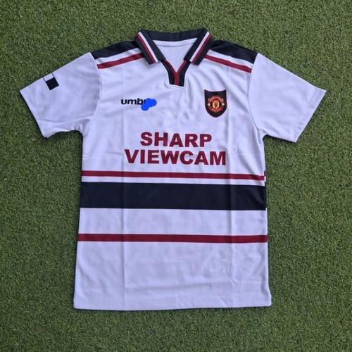 Jersey Retro Liga Inggris Jadi Incaran Kolektor Asia