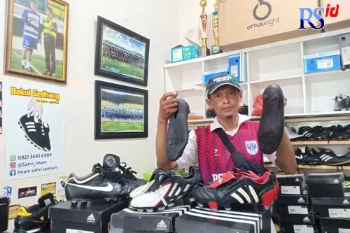 Rak Sepatu Bola Edisi Kolektor Ludes dalam Sejam